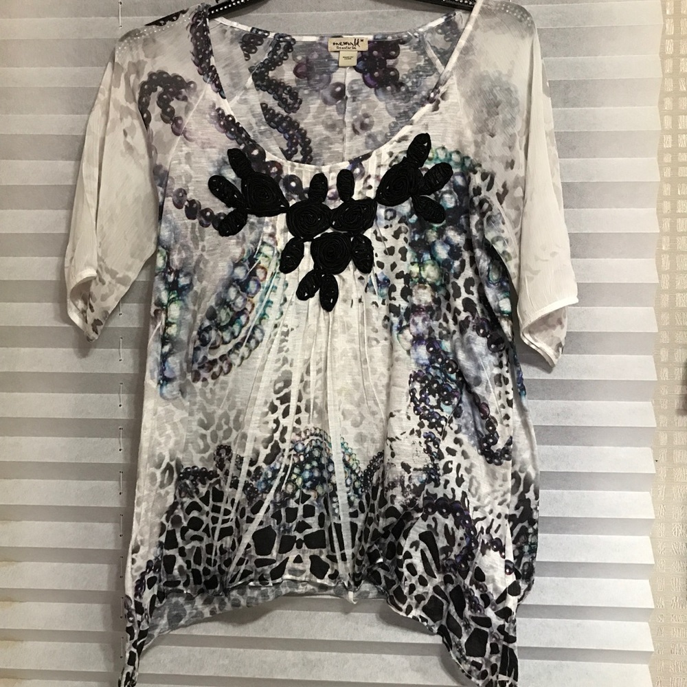 One World woman top with black embroidered design